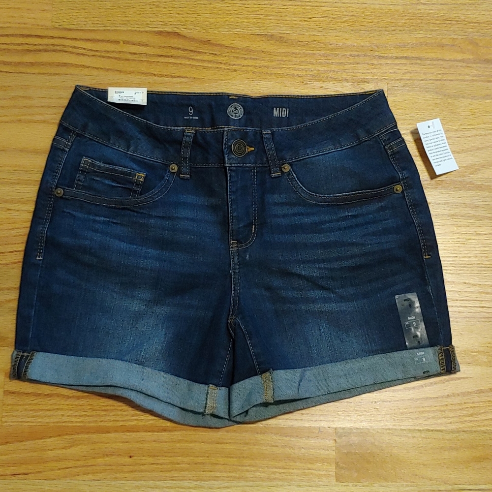 Size 9 Midi shorts new